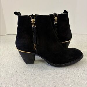 Steve Madden Black Leather
Heeled Ankle Booties Size 7.5M Women's